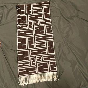 FENDI wool scarf